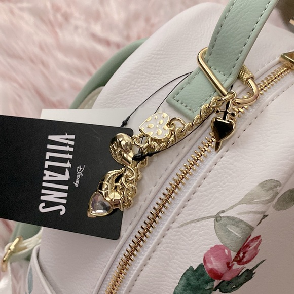 BNWT!✨ 🌺SUPER RARE HTF🌺 Gorgeous Disney Villains Floral Backpack - Picture 3 of 10